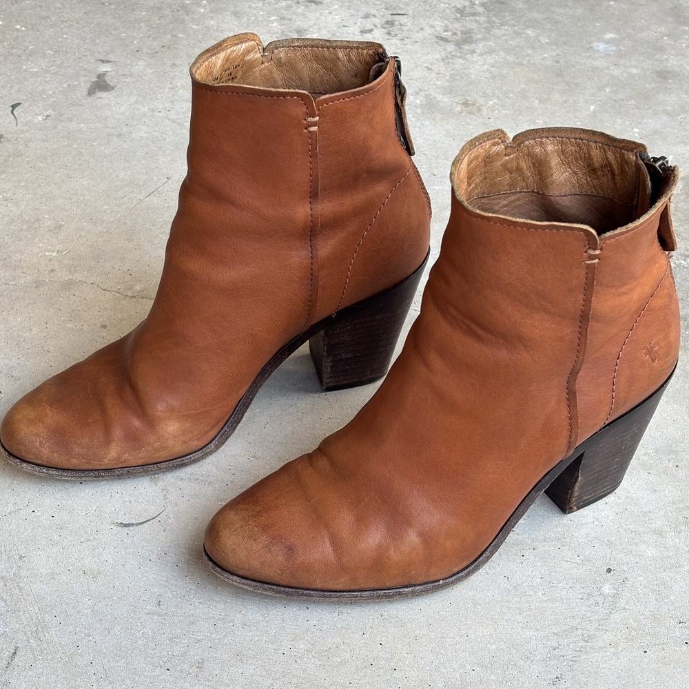 FRYE Womens 9M Cameron Brown Leather Block Heeled Ankle Bootie Zip Almond Toe